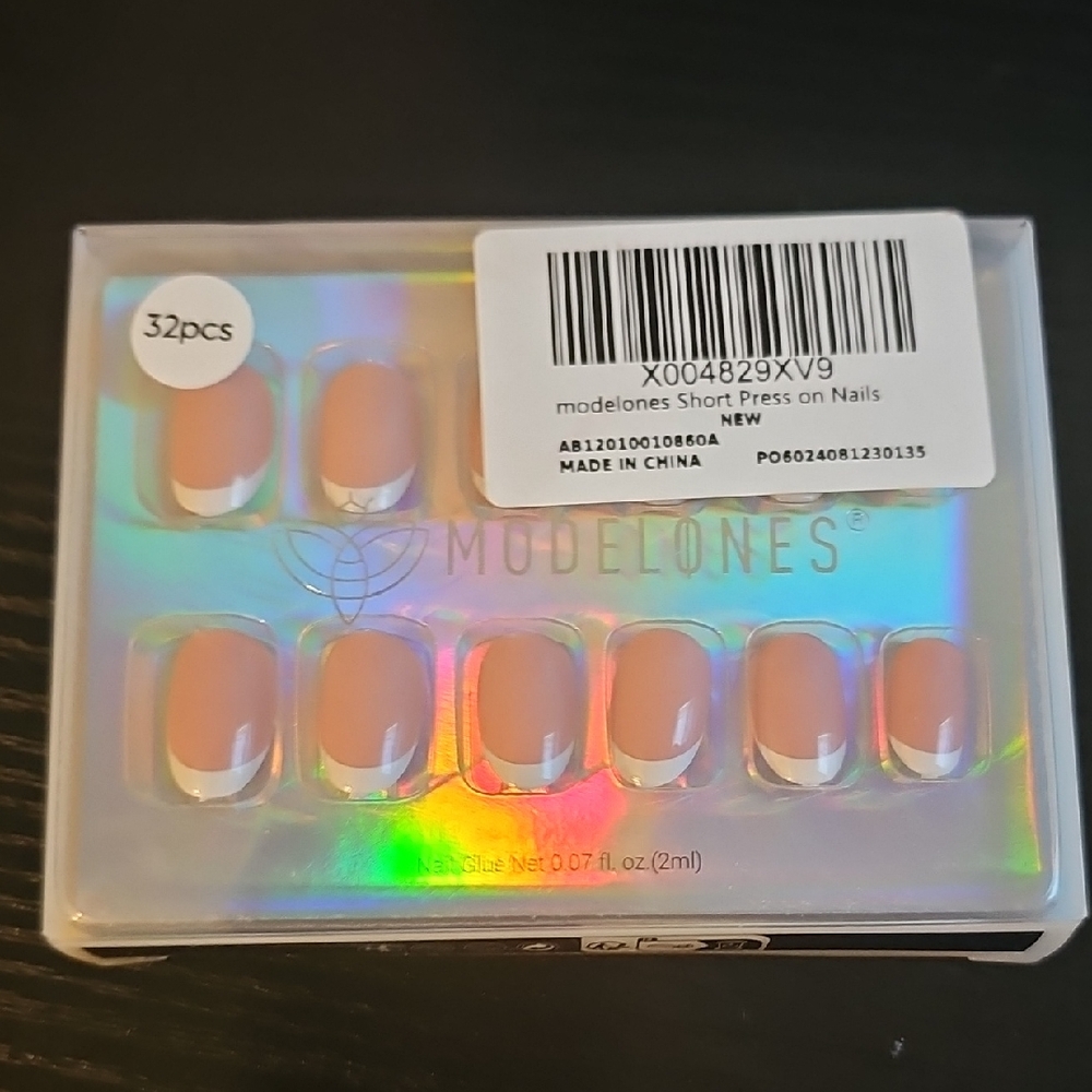 Modelones Short Press On Nails - Nude With White Tips